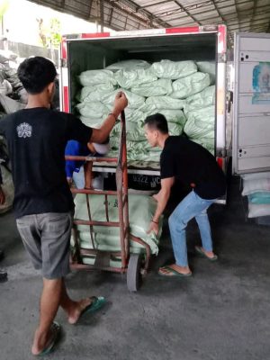 Pengiriman Plastik Sampah Hitam Bowo
